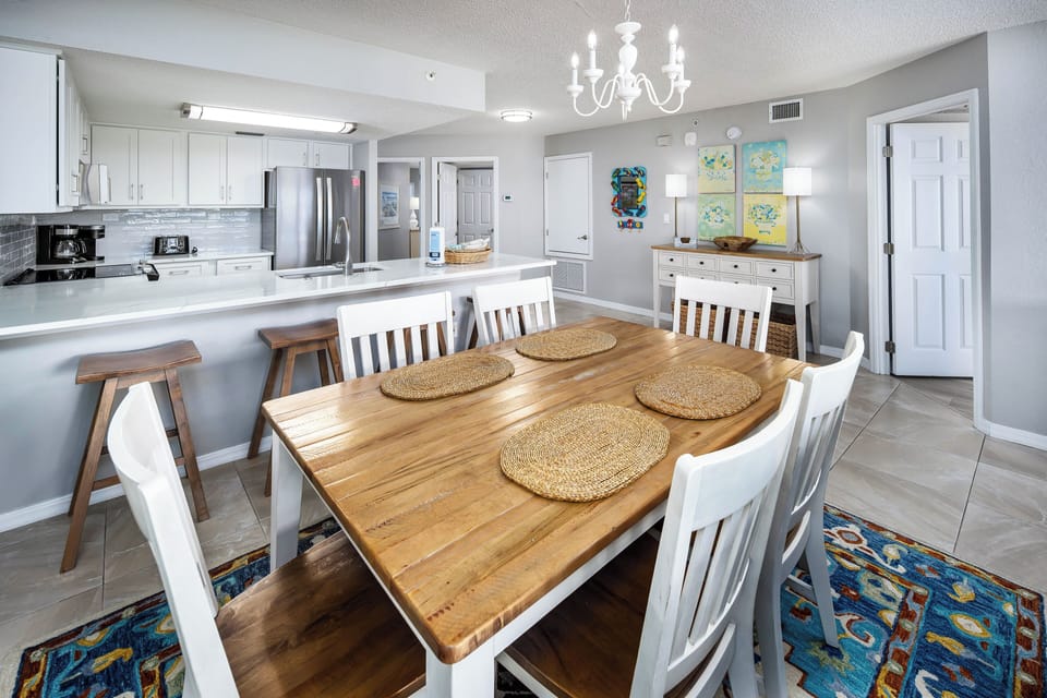 Dining Area - 
Islander Beach Resort 3001 Fort Walton Beach Okaloosa Island