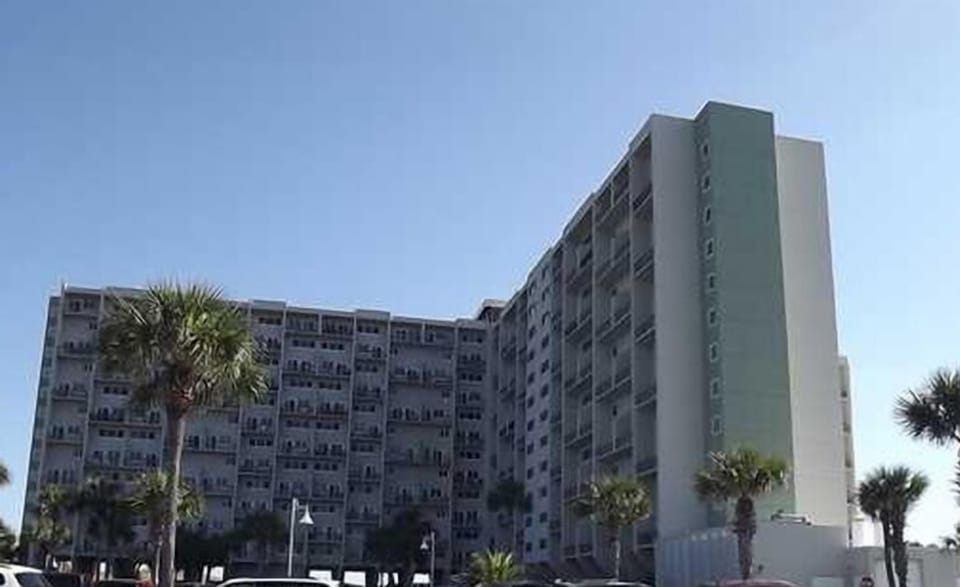 A1 Tower Building at Pinnacle Port