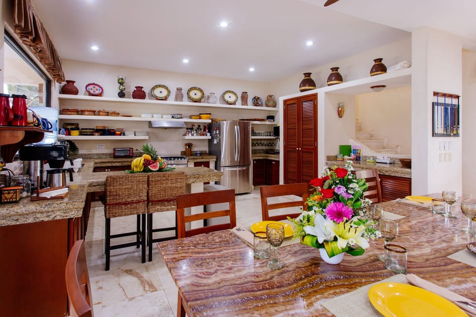 Open area dining & kitchen