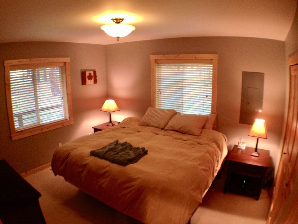Master bedroom with king bed 