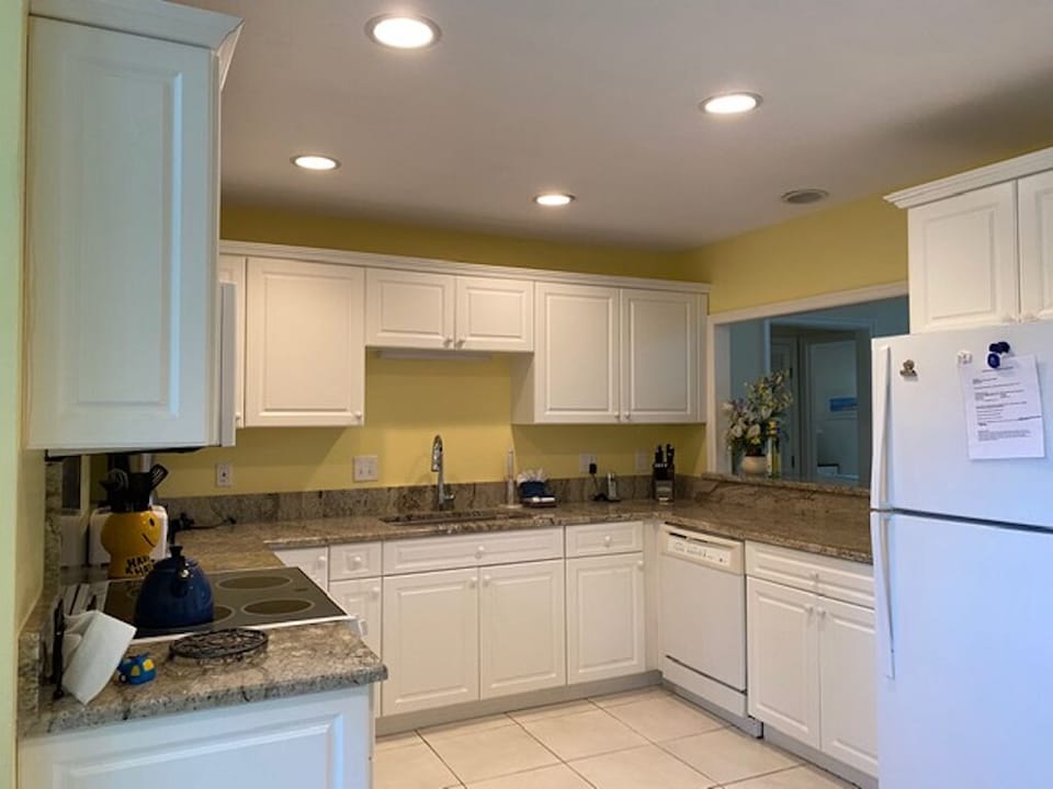 Fully equipped kitchen with pass-through to dining area in great room