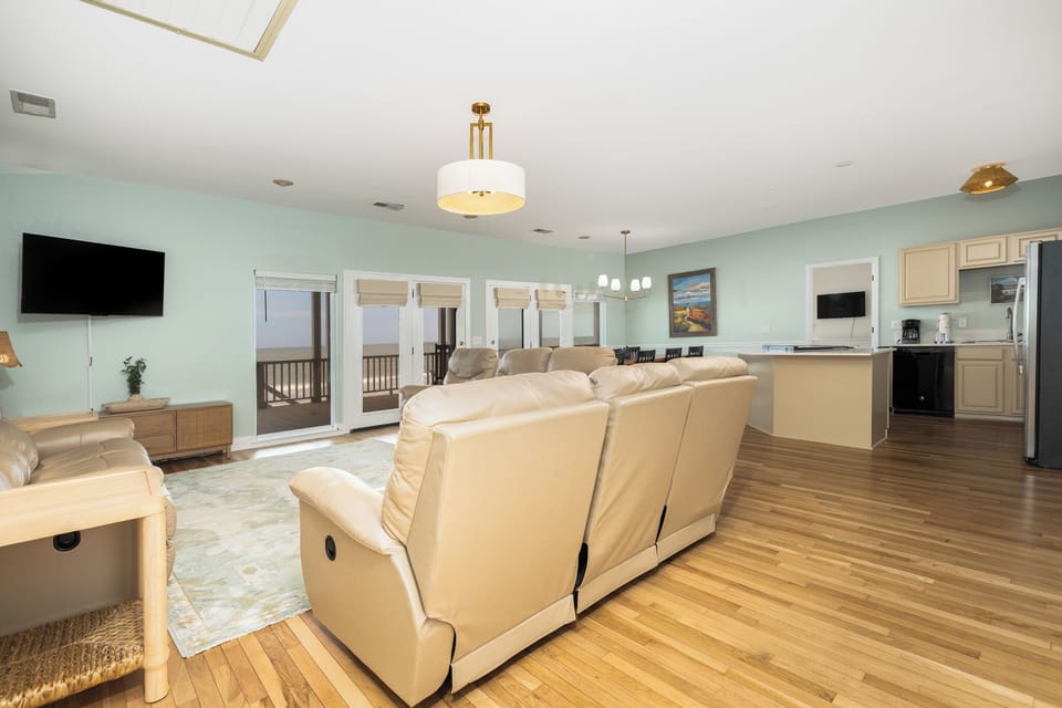 Enter Seascape Wonder to your airy, open-concept living space