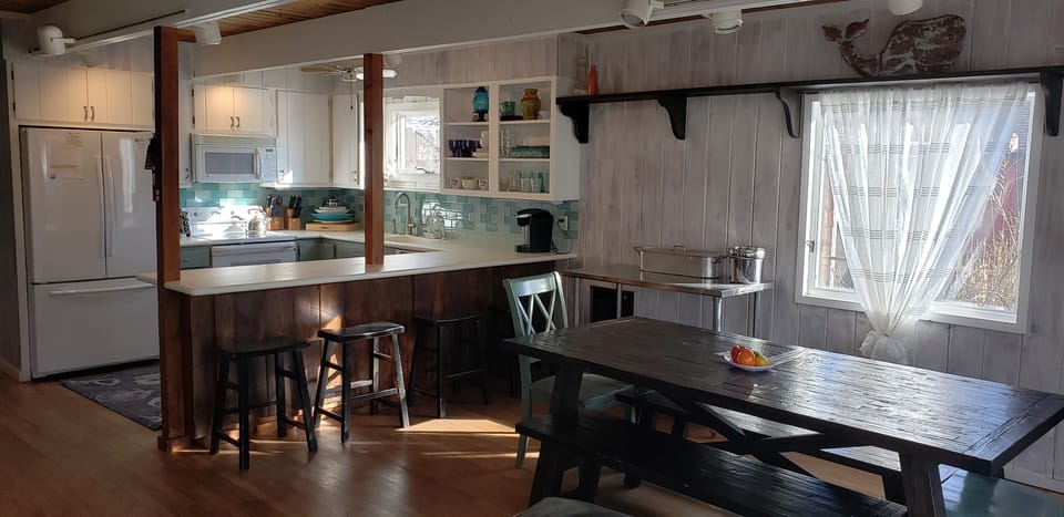 Kitchen & Dining area