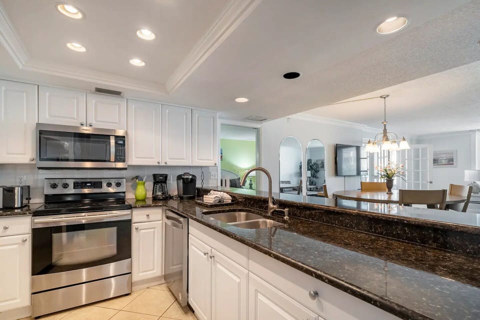 Full kitchen