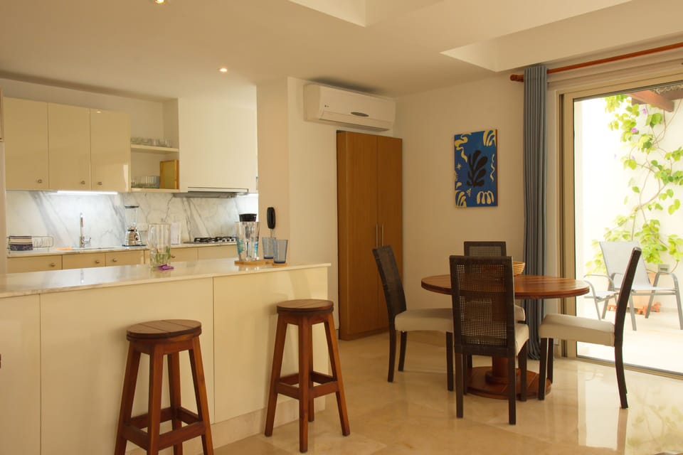 Dining area
