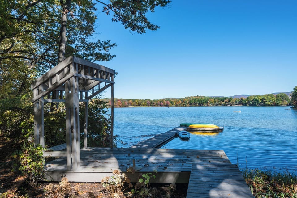 private dock to the lake