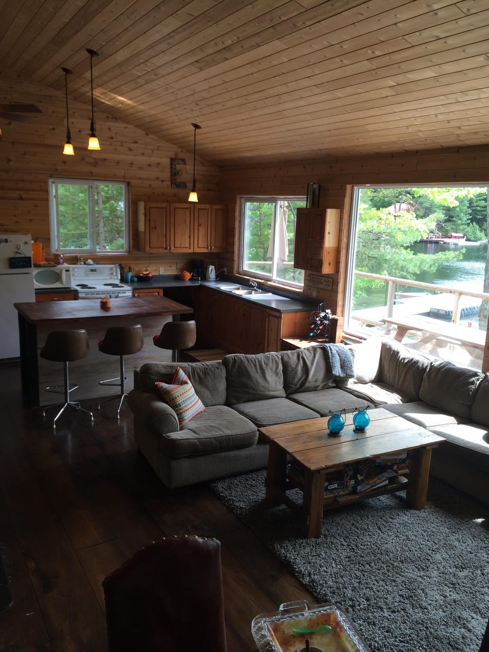 16 ft vaulted ceilings, open concept kitchen and living room
