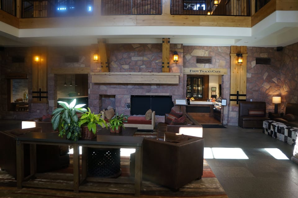 Main Lobby and Adjacent Breakfast Lounge