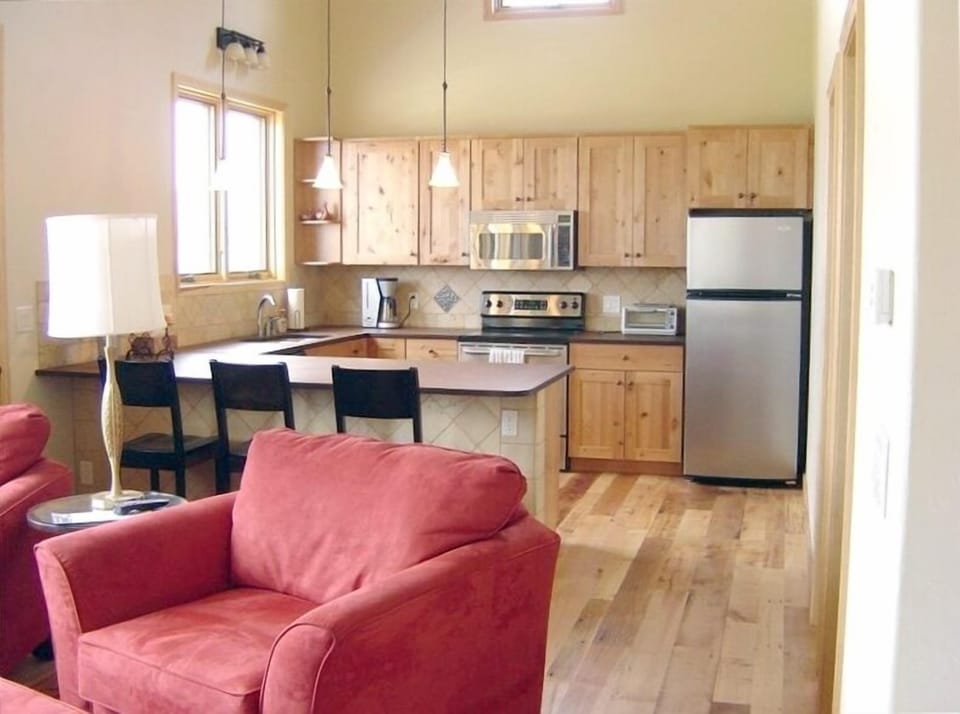 Living/dining area