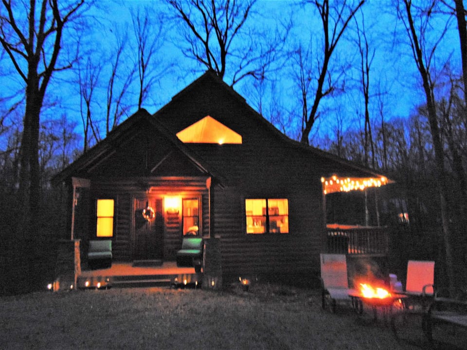 1500 Sq. Ft., Romantic,  5 Miles to Helen, Good Roads, Close To All Attractions!