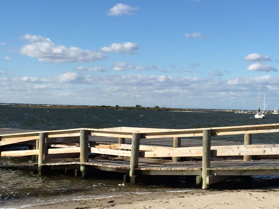 Bay - walking distance for crabbing and fishing. 