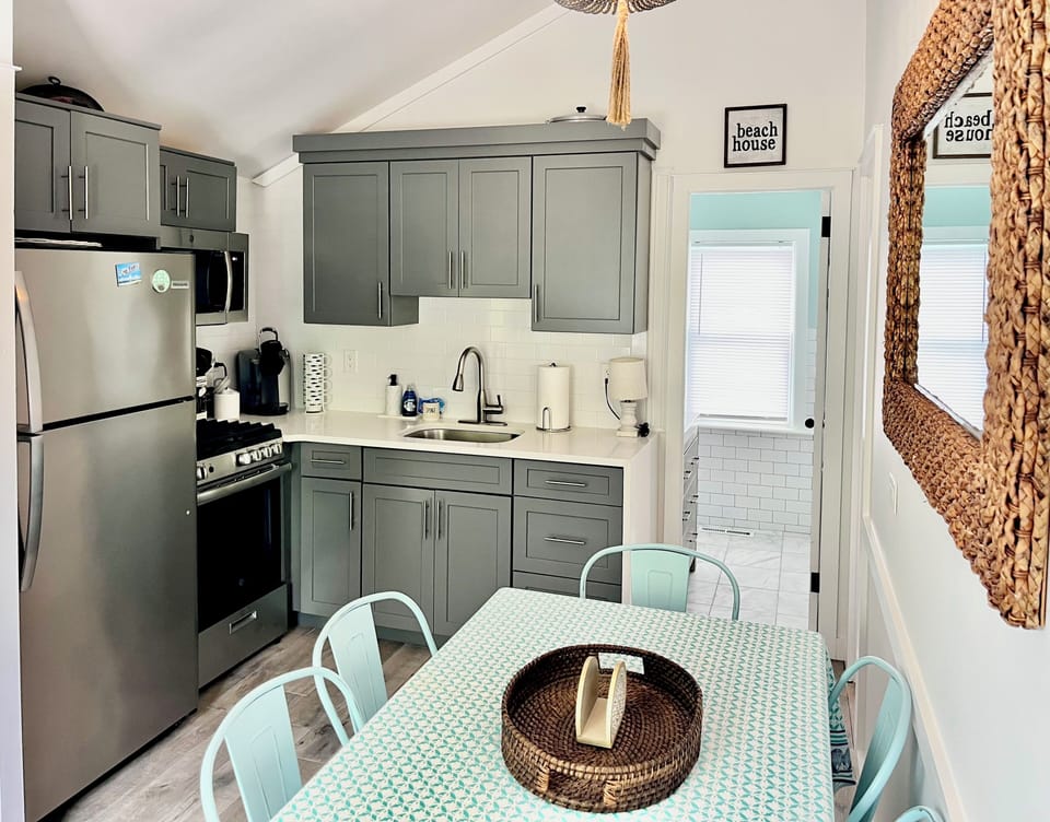 Newly renovated kitchen, dining area seats 6.