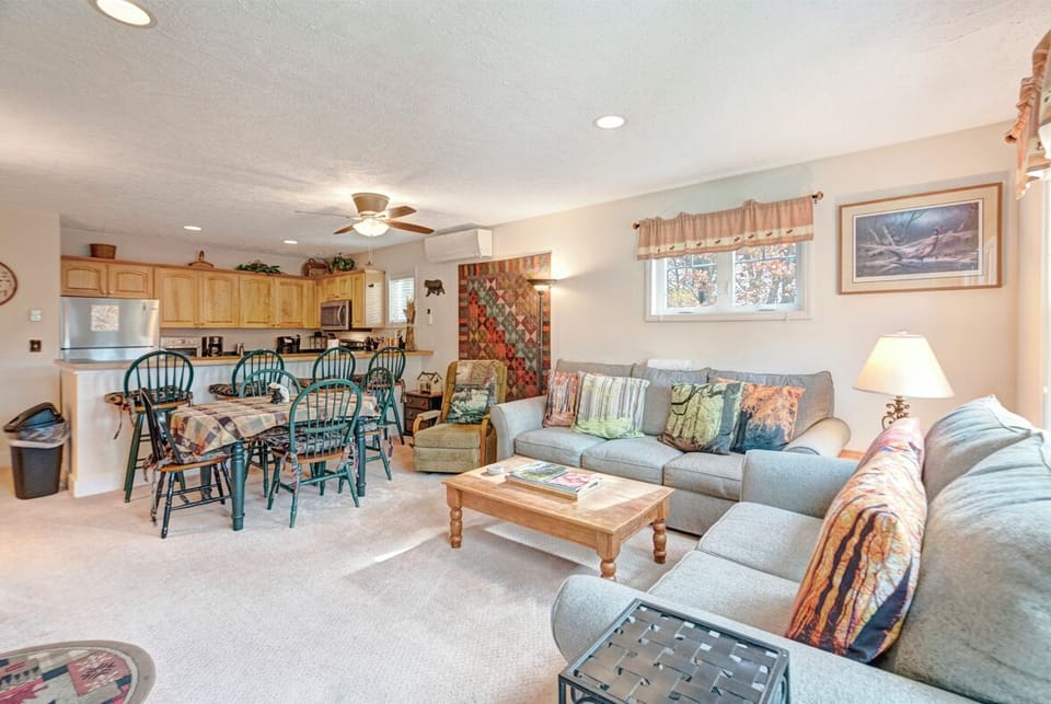 Open Floor Plan--- Kitchen/Dining/Living Rooms