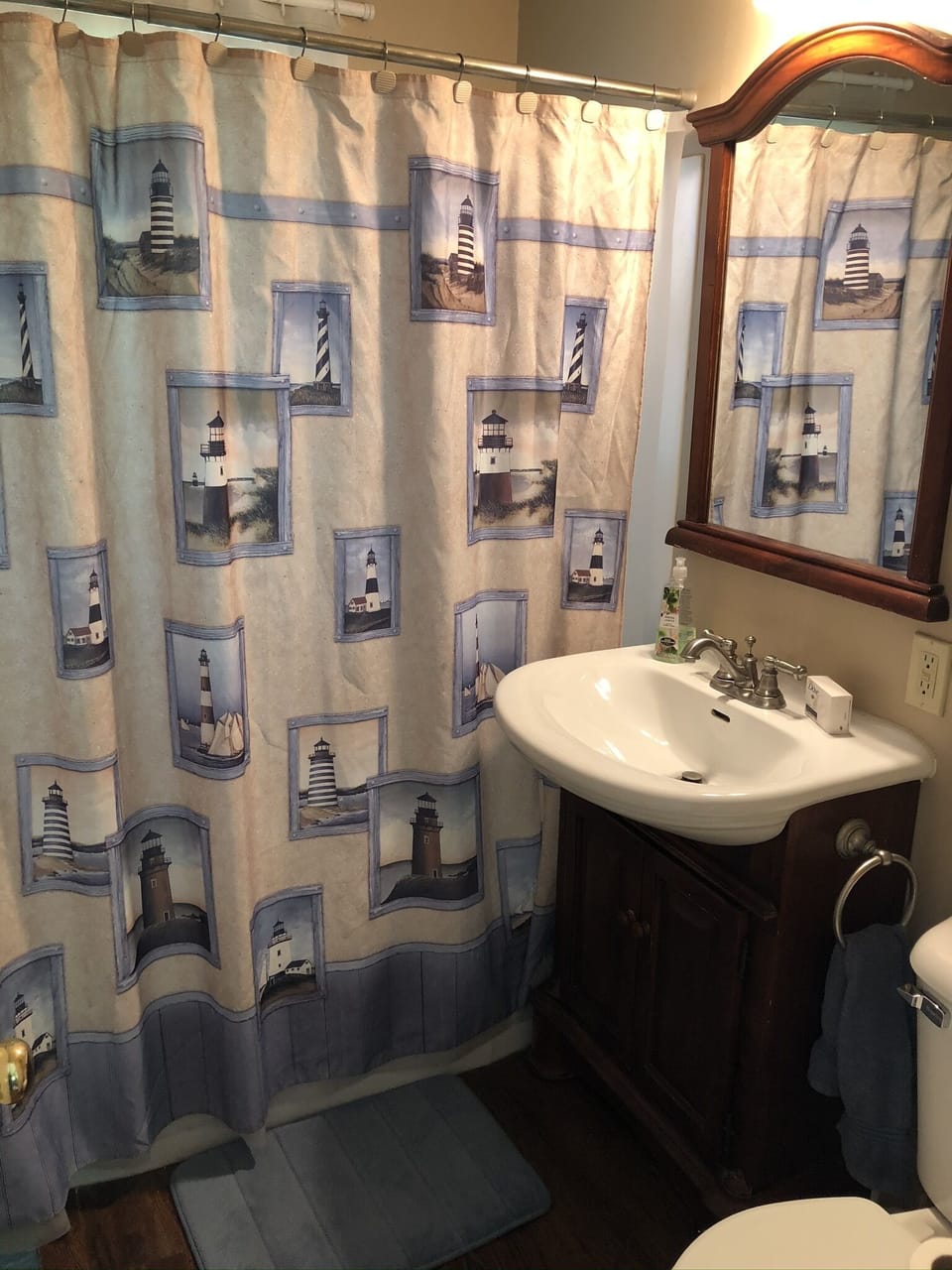 Full bath with shower/tub