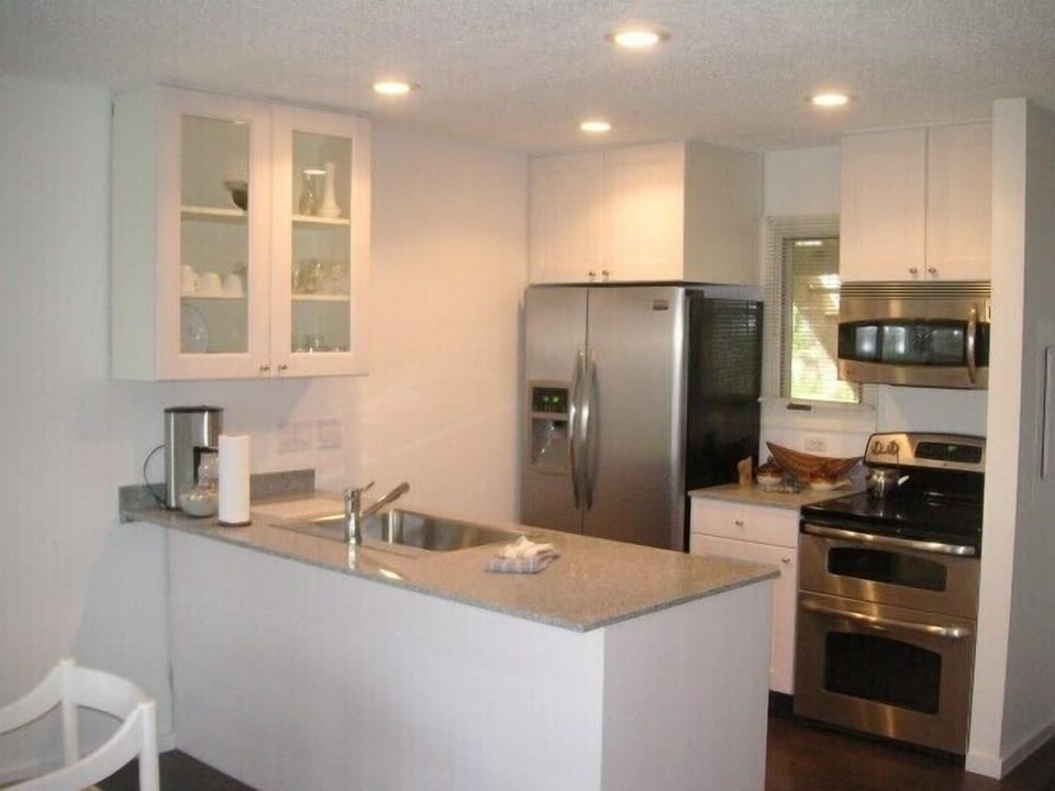 Updated Kitchen with modern stainless steel appliances. Bosch washer & dryer too
