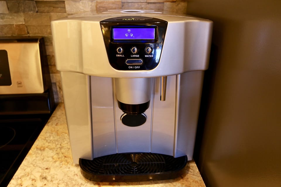 Icemaker with ice cubes and cold water on demand