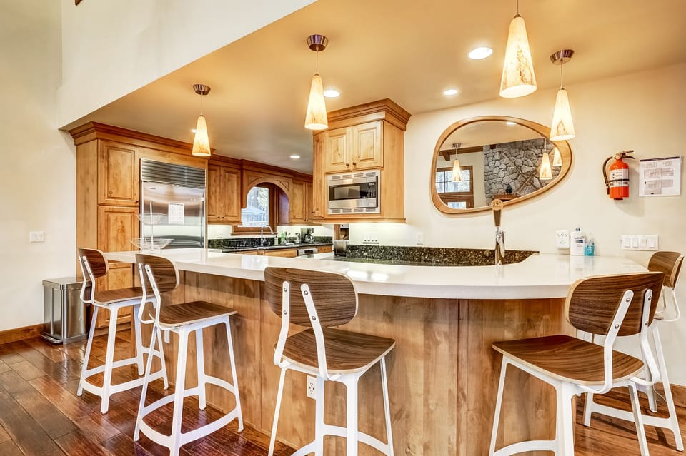 Wrap-around bar, with two drink fridges, wine cooler and tap/keggerator