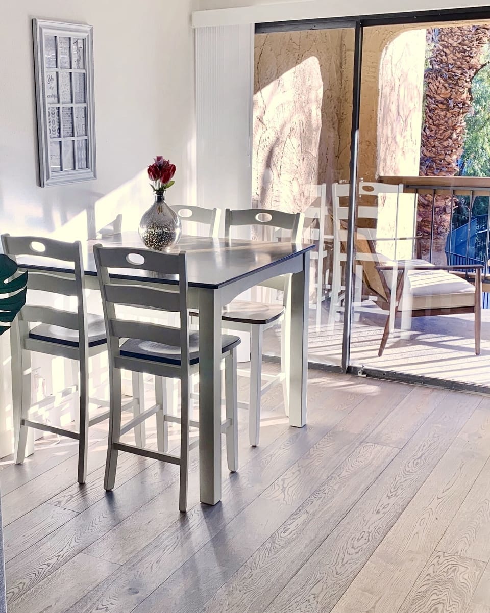 Dining/Balcony