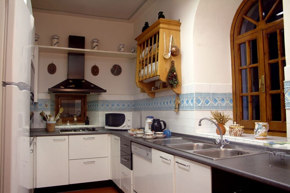 Full equipped kitchen with large fridge, microwave, dishwasher, icemaker