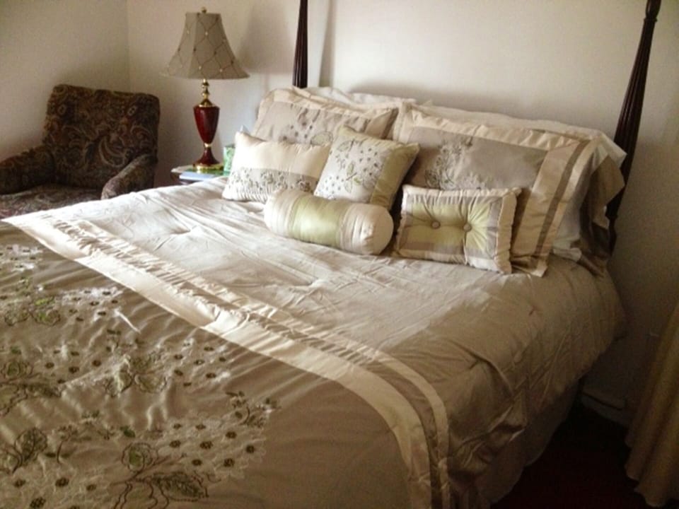 queen bed in bedroom