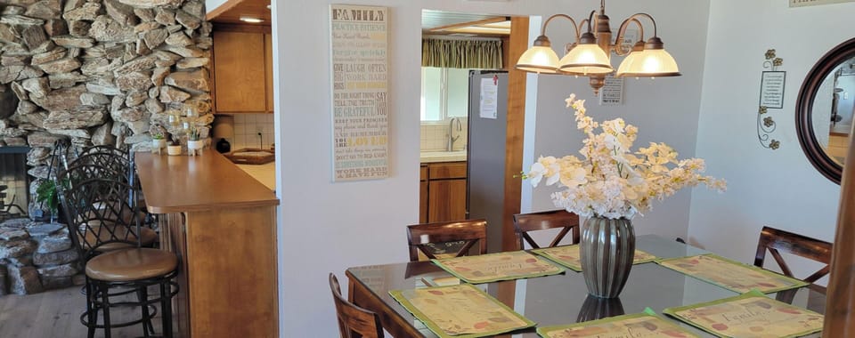 Dining Area, seats 6 w/additional counter seating for 9, along w/dinette.