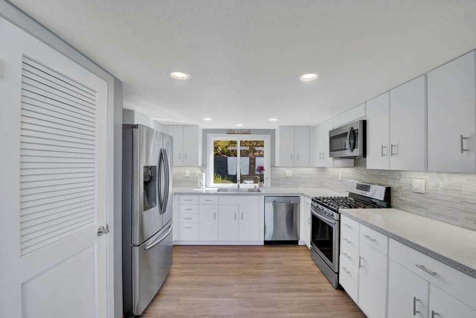 Completely updated and well stocked kitchen!