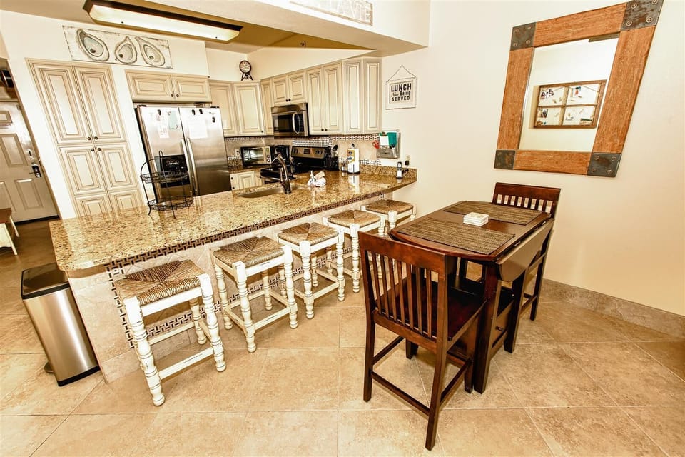 Kitchen Bar with Seating for 5! Plus Table with Seating for 2!!