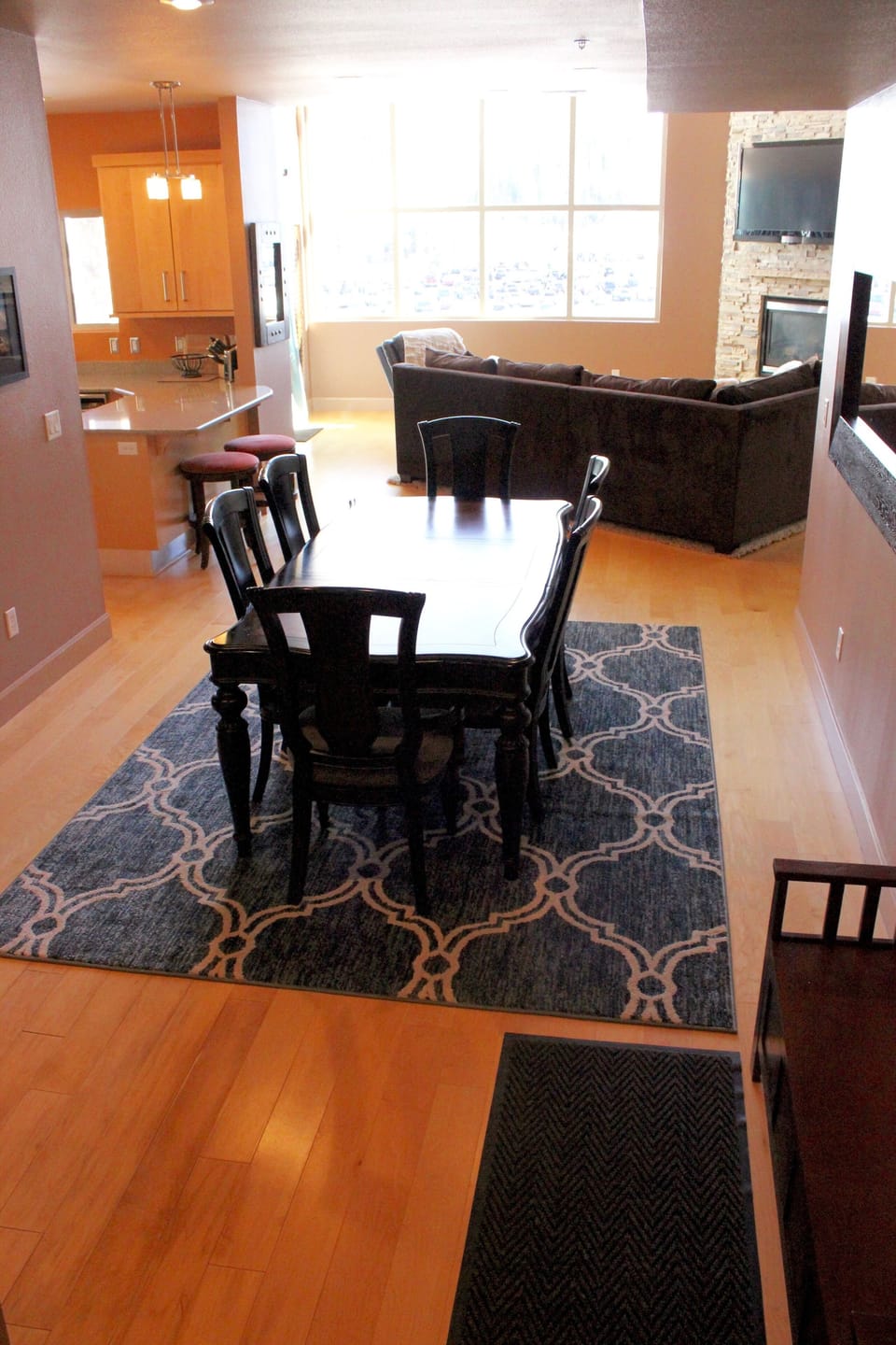 Dining room seating for six