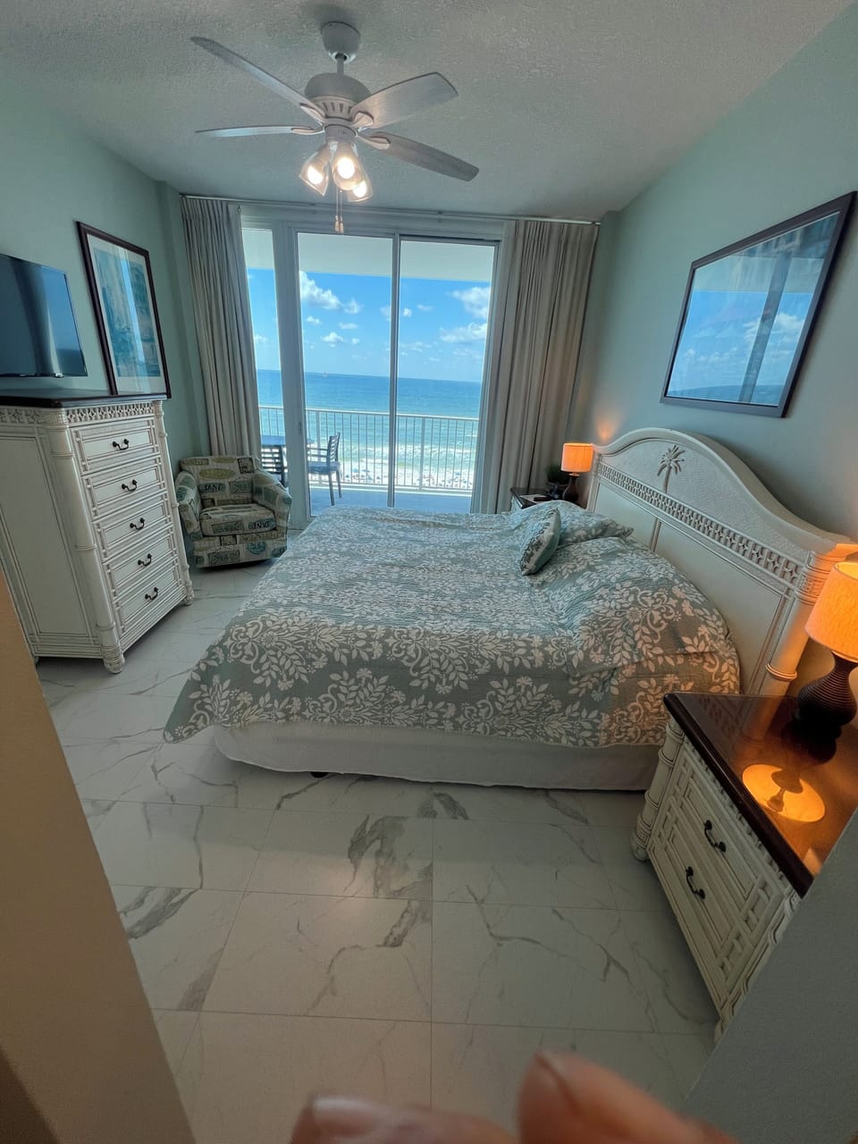 Master bedroom, King size, Balcony access, Ocean and pool view. 
