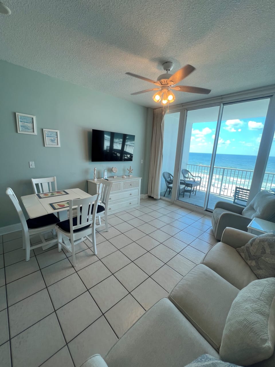 Living room, with beautiful view of the beach.