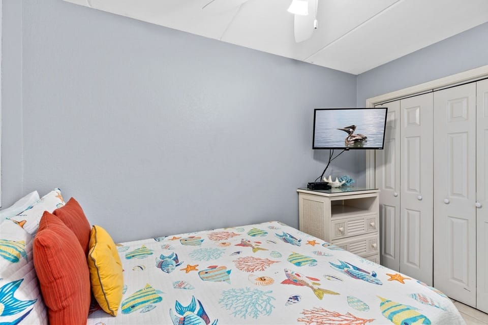 Guest Bedroom Sleeps 3 Guest