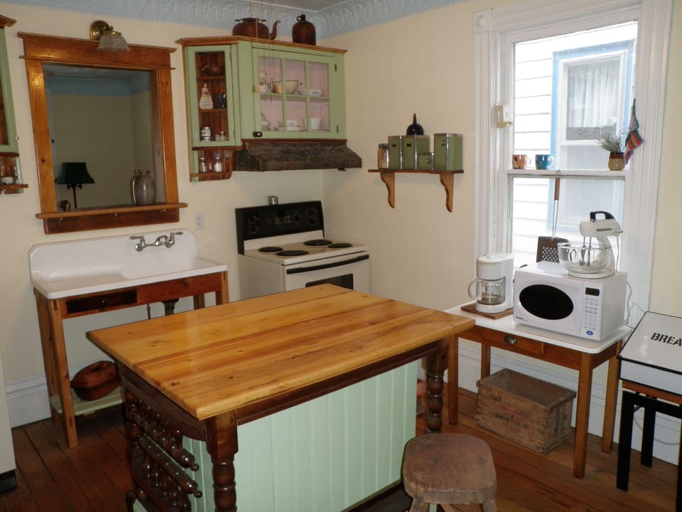 More sunny kitchen!
