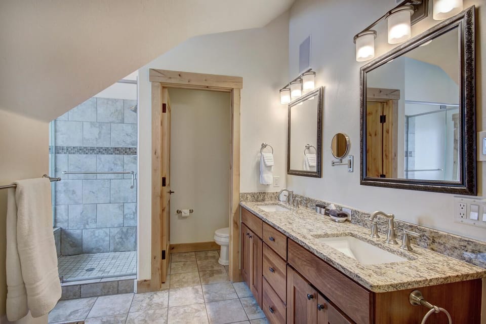 Master bedroom - upper level - with bath and separate shower