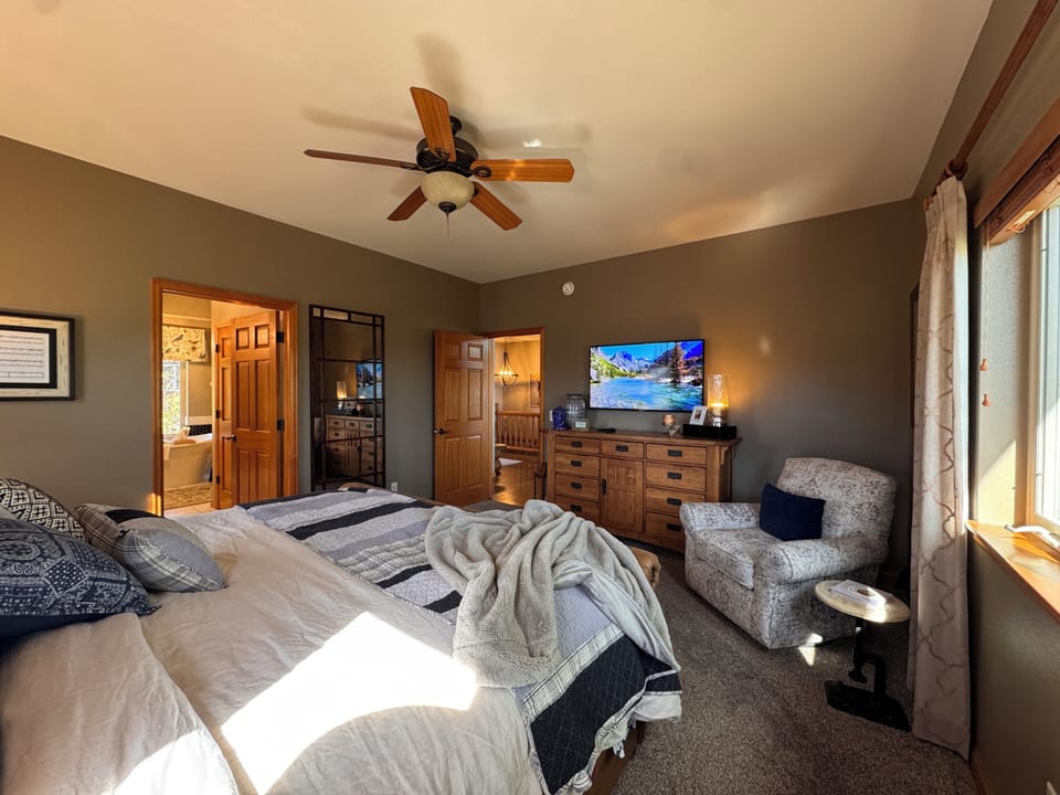 Spacious king retreat