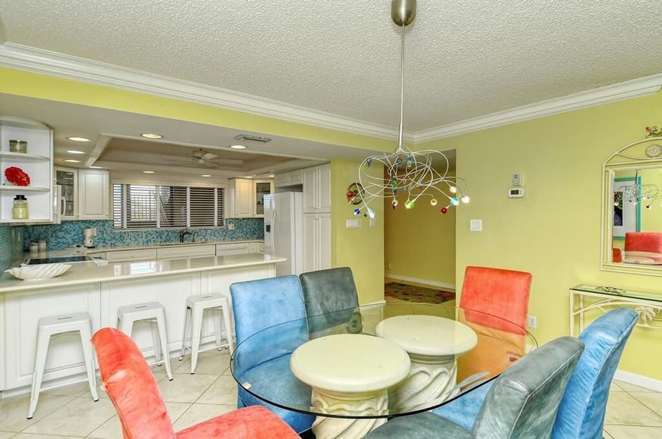 Dining & Kitchen
