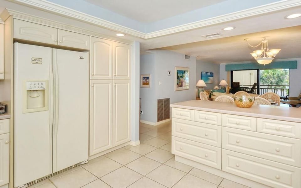 Tons of cabinet space !