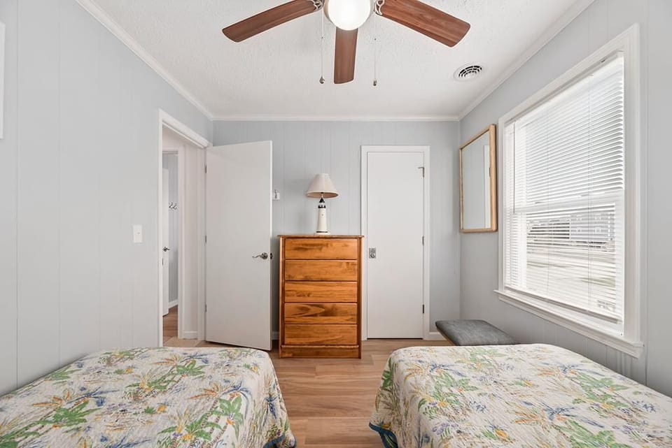 Twin Bedroom