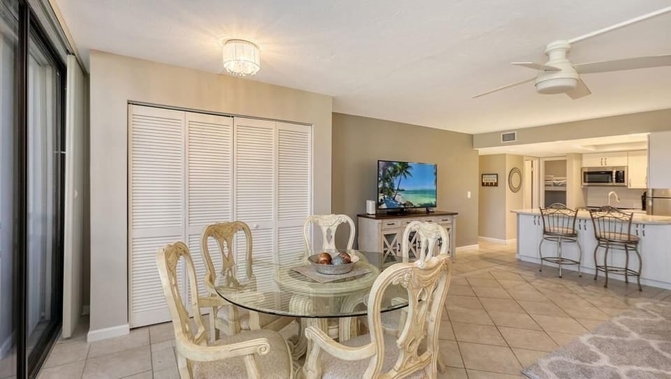 Dining room seating for 5