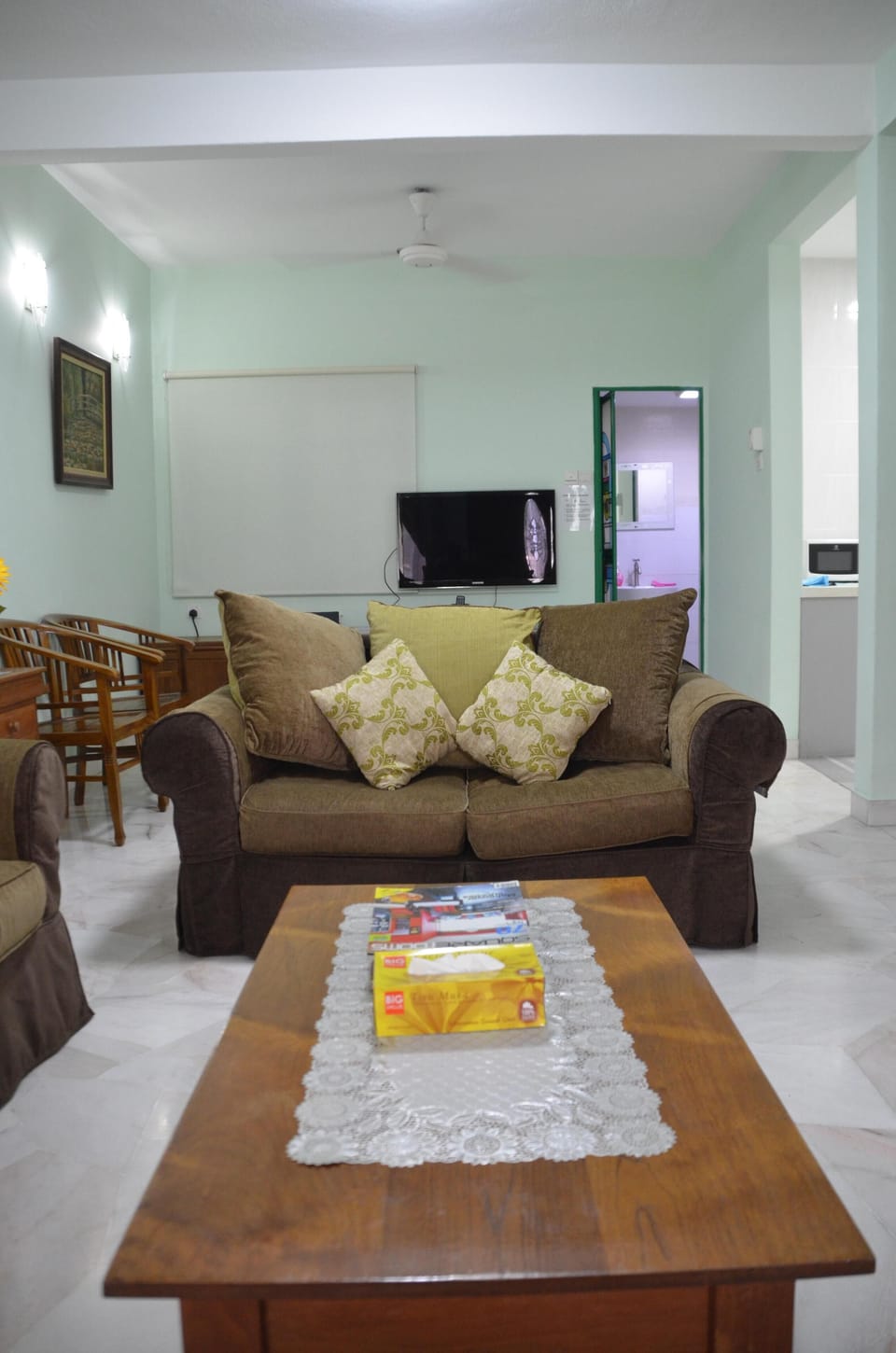 Living room, 3 of 7