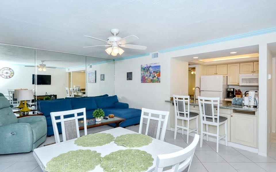 Ceiling fan to enjoy a nice breeze