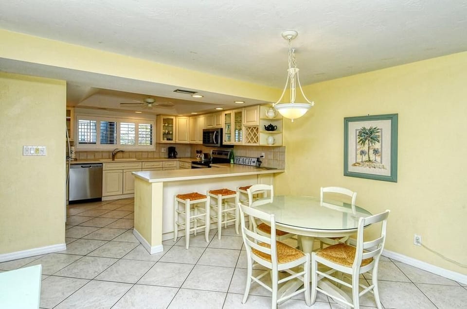 Dining & Kitchen