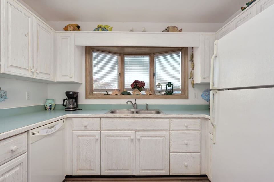 18-web-or-mls-406-Salmon-Ct-ML-Kitchen-V3