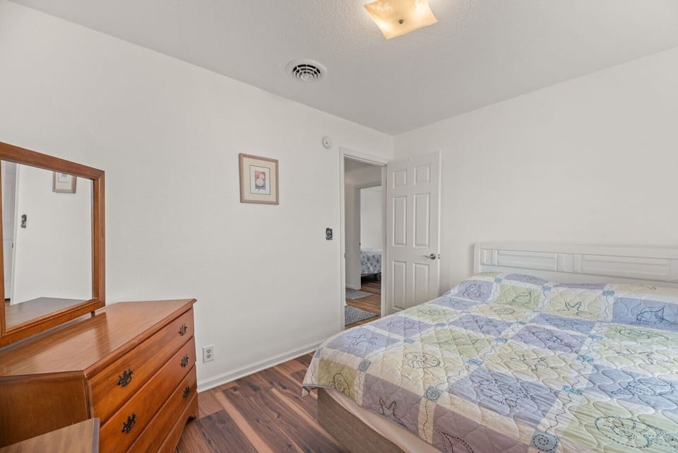 31-web-or-mls-427-Beach-Hut-BR4-V2