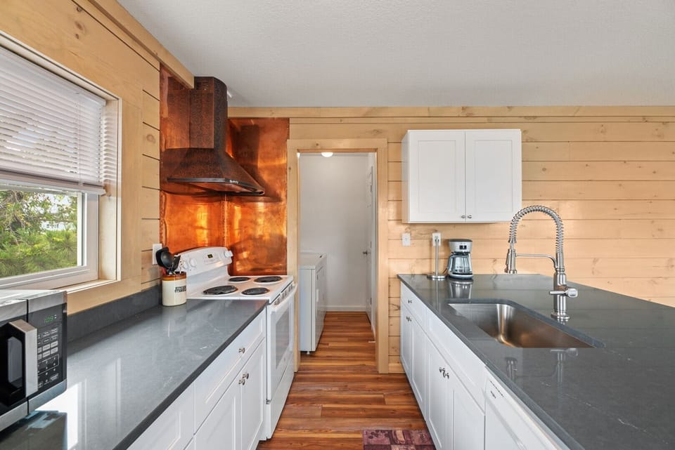 17-web-or-mls-427-Beach-Hut-Kitchen-V4