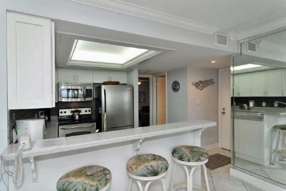 Extra seating by the kitchen counter