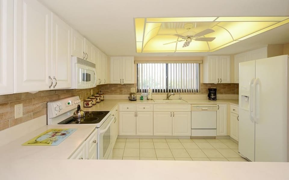 Bright and spacious kitchen