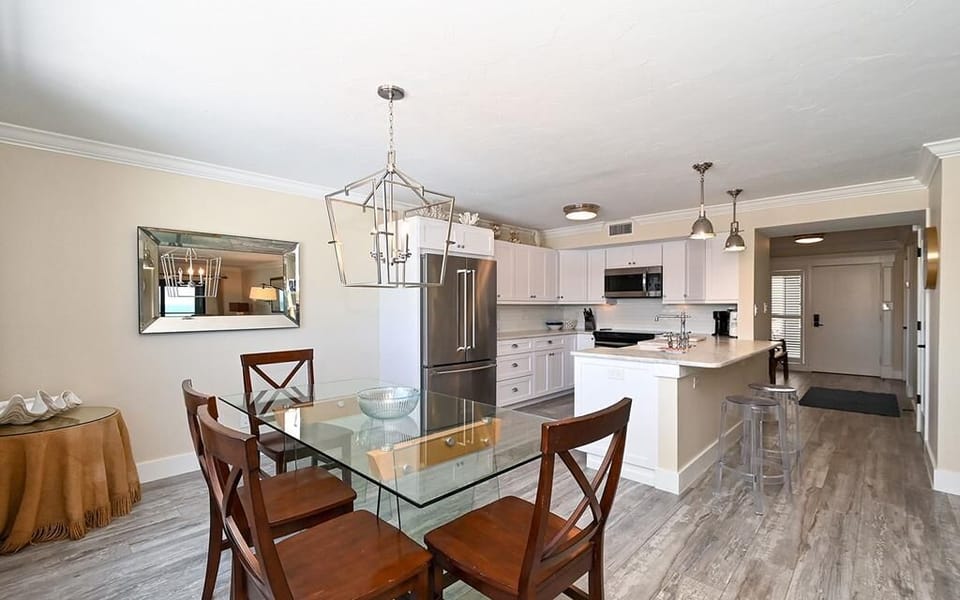 Dining & Kitchen