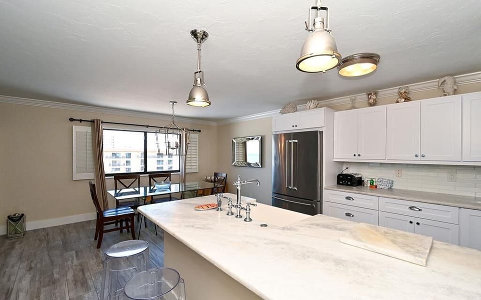 Spacious Marble Countertops