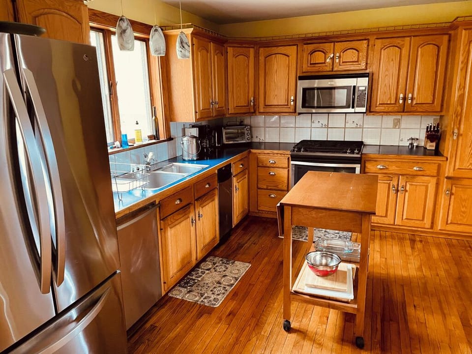 Kitchen - Bright and Cheery