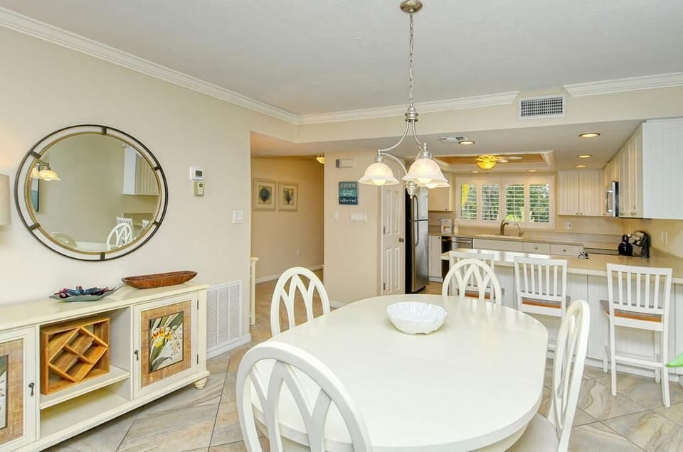Dining & Kitchen